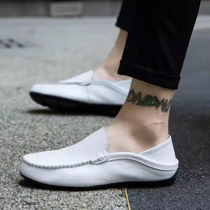 Mocassim Masculino em Couro Marcanzzi MZ309 em couro legítimo, com palmilha macia e solado flexível para conforto e elegância no dia a dia.