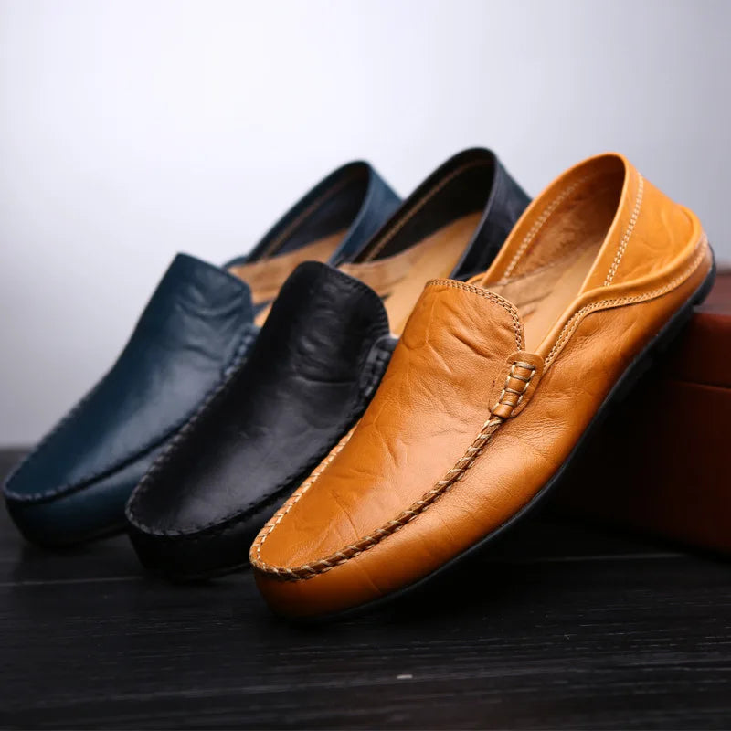 Mocassim Masculino em Couro Marcanzzi MZ309 em couro legítimo, com palmilha macia e solado flexível para conforto e elegância no dia a dia.