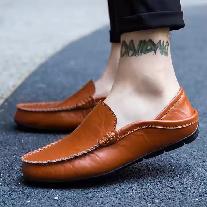 Mocassim Masculino em Couro Marcanzzi MZ309 em couro legítimo, com palmilha macia e solado flexível para conforto e elegância no dia a dia.