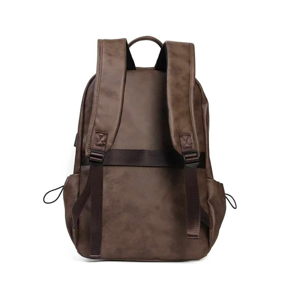 Mochila Executiva em Couro Marcanzzi Amsterdam MZ073 com visual elegante, organização funcional e acabamento premium para rotina profissional.