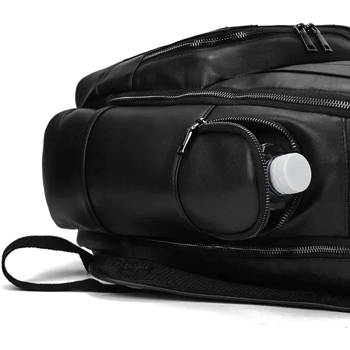 Mochila Executiva em Couro Marcanzzi Retrô MZ071, elegante e funcional, com compartimentos ideais para o dia a dia executivo moderno.