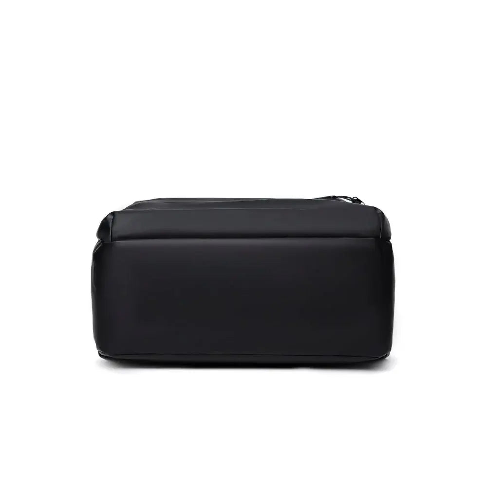 Mochila Executiva Marcanzzi MZ065 confeccionada em material impermeável com compartimento para notebook 15” e espaço para documentos e acessórios pessoais