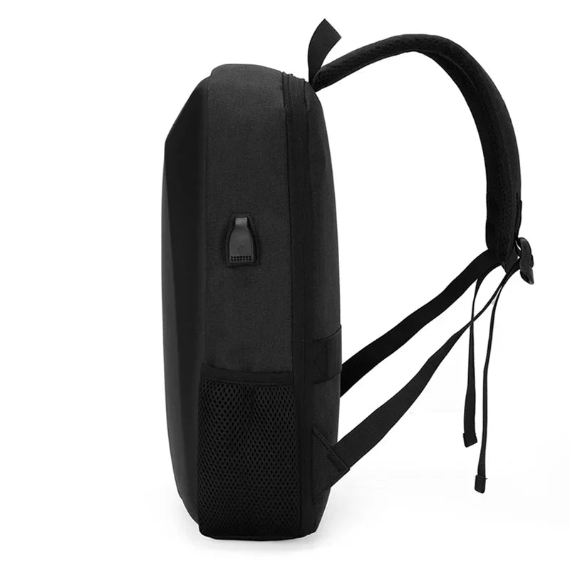 Mochila Executiva Marcanzzi MZ070 com porta USB, trava TSA, estrutura impermeável e compartimento para notebook 15” com design sofisticado