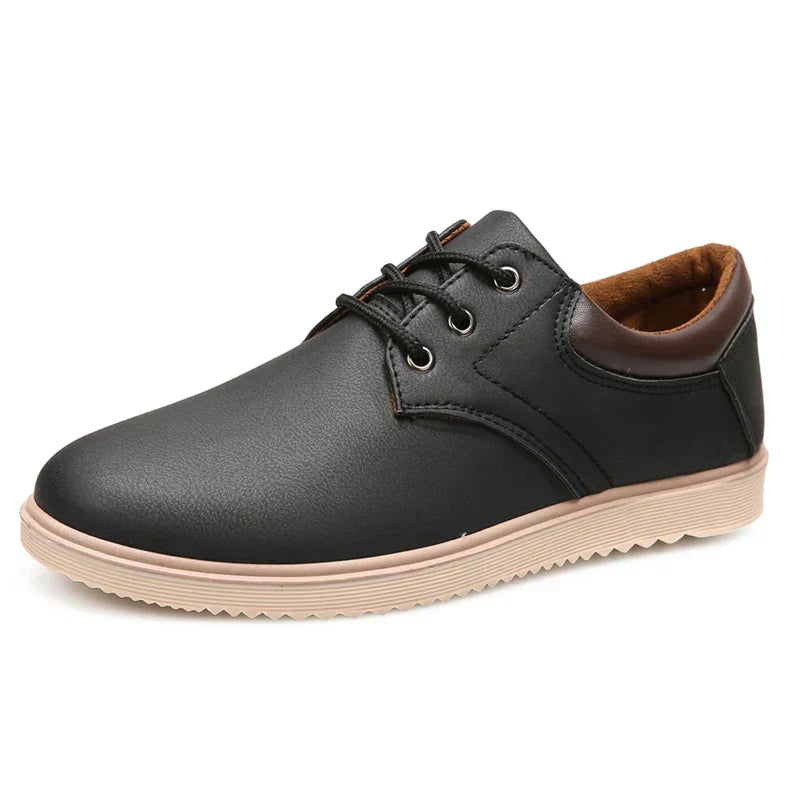 Sapatênis Masculino de Couro Marcanzzi MZ449: elegância e conforto com solado antiderrapante e palmilha acolchoada. Ideal para qualquer ocasião.