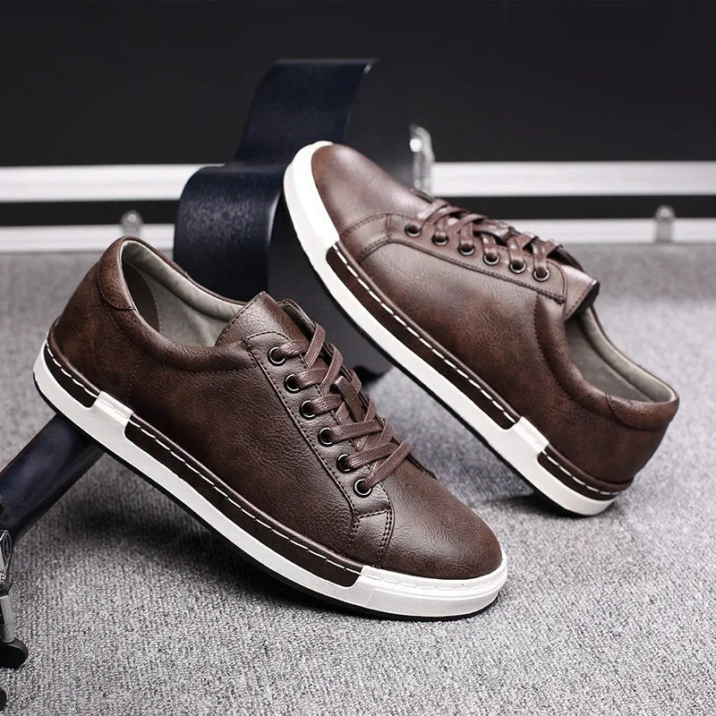 Sapatênis Masculino Prime Marcanzzi MZ446 em couro legítimo, solado antiderrapante, palmilha acolchoada, design elegante, ideal para looks casuais ou formais.