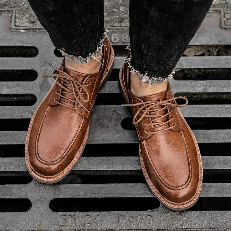 Sapato Masculino em Couro Marcanzzi MZ365 feito em couro legítimo, com palmilha macia, solado resistente e design clássico para estilo sofisticado.