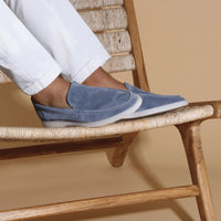 Sapato Masculino Loafer Marcanzzi MZ366 em camurça, elegante e confortável. Perfeito para ocasiões especiais e combinações formais ou informais.