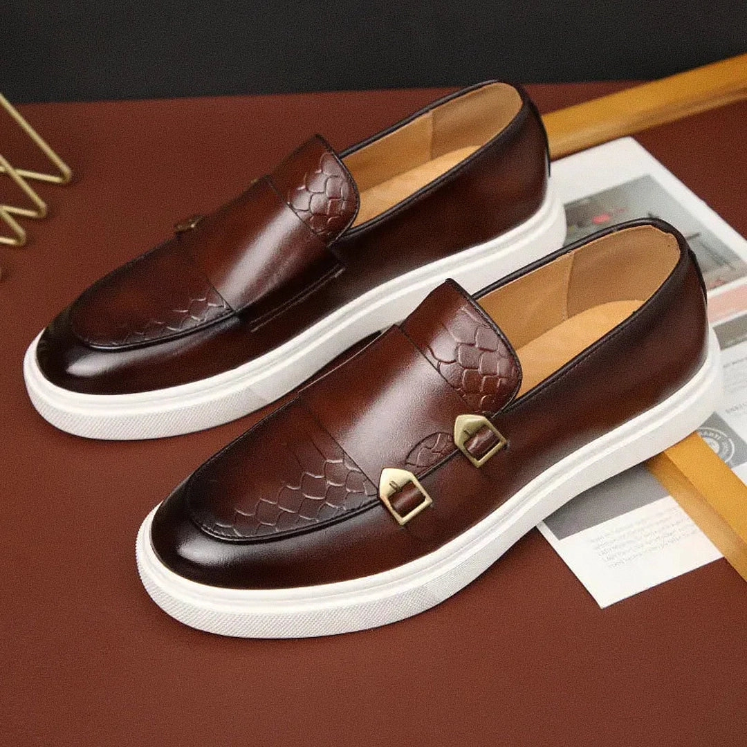 Sapato Masculino Loafer Marcanzzi MZ372 com design contemporâneo e materiais de alta qualidade. Ideal para compor visuais casuais com sofisticação.