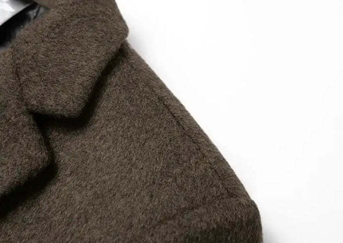 Sobretudo Masculino de Lã Grife Marcanzzi MZ098 feito em lã de alta qualidade, com corte refinado, forro aquecido e design inspirado na Itália.