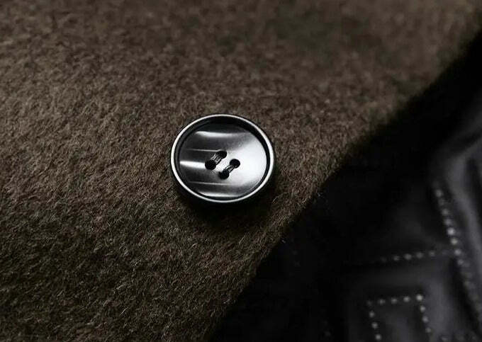 Sobretudo Masculino de Lã Grife Marcanzzi MZ098 feito em lã de alta qualidade, com corte refinado, forro aquecido e design inspirado na Itália.