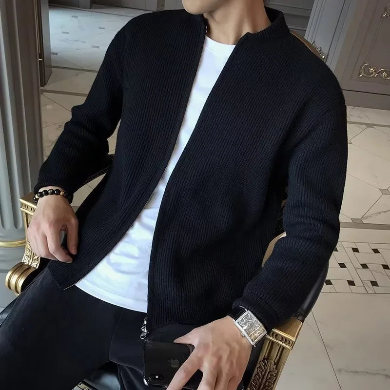 Suéter Masculino Clássico com Zíper Marcanzzi MZ045 com design moderno, gola redonda e acabamento confortável para compor looks versáteis e elegantes.