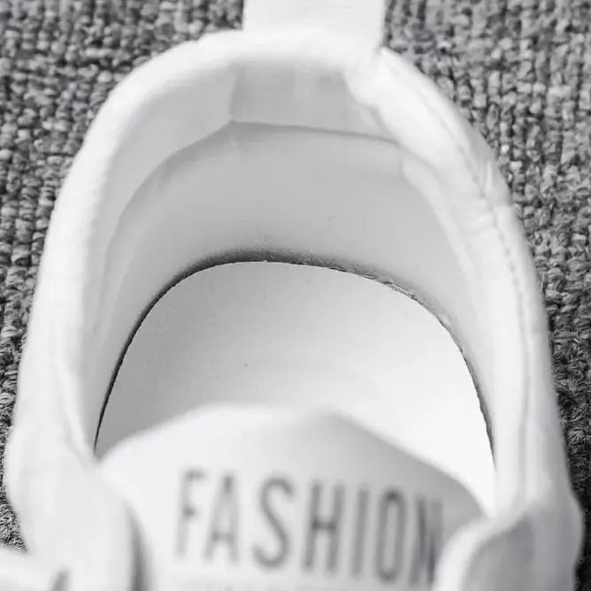 Tênis Masculino de Couro Fashion Marcanzzi MZ331: estilo, conforto e durabilidade. Design exclusivo, sola antiderrapante e tecido ecológico antibacteriano.