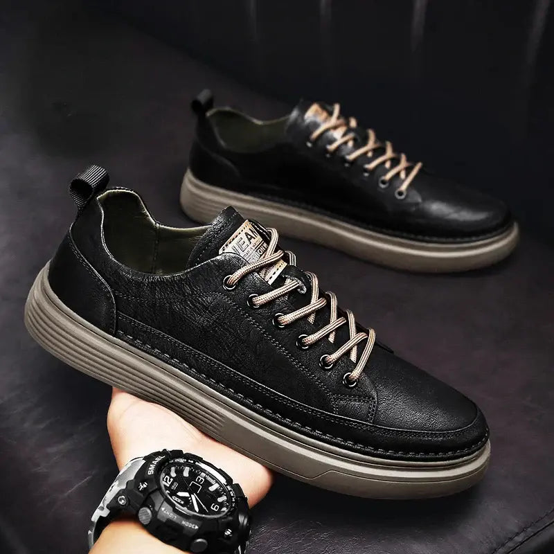 Tênis Masculino de Couro Marcanzzi MZ330 em couro legítimo premium, design versátil, palmilha anatômica e solado antiderrapante para estilo e conforto.