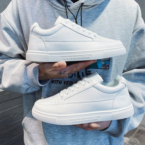 Tênis Masculino em Couro Marcanzzi MZ377 em couro ecológico premium com cadarço ajustável, solado antiderrapante e design versátil para estilo e conforto.