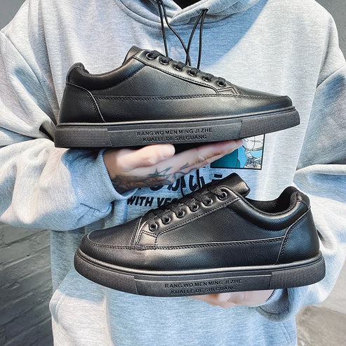 Tênis Masculino em Couro Marcanzzi MZ377 em couro ecológico premium com cadarço ajustável, solado antiderrapante e design versátil para estilo e conforto.