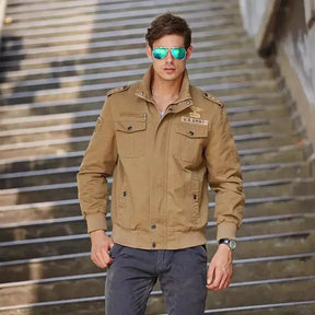 Jaqueta Aviador Masculina Marcanzzi MZ039: estilo, conforto e durabilidade. Design moderno, bolsos com lapela e zíper. Ideal para looks casuais e formais.