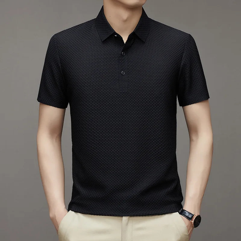 Camisa Polo Masculina Premium Romenzi RZ015 com design clássico, tecido respirável e toque suave, ideal para looks casuais e elegantes.