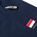 Bermuda Masculina Clássica Marcanzzi MZ955 em algodão premium, caimento ajustado e design clássico, unindo conforto, elegância e versatilidade.