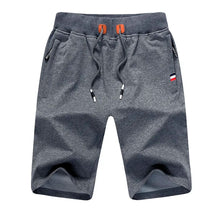 Bermuda Masculina Clássica Marcanzzi MZ955 em algodão premium, caimento ajustado e design clássico, unindo conforto, elegância e versatilidade.