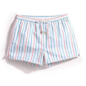 Bermuda Masculina Praia Listrada Marcanzzi MZ948 em tecido leve com estampa listrada clássica, secagem rápida e caimento moderno para estilo versátil.