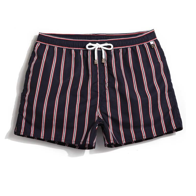 Bermuda Masculina Praia Listrada Marcanzzi MZ948 em tecido leve com estampa listrada clássica, secagem rápida e caimento moderno para estilo versátil.