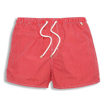 Bermuda Masculina Praia Listrada Marcanzzi MZ948 em tecido leve com estampa listrada clássica, secagem rápida e caimento moderno para estilo versátil.