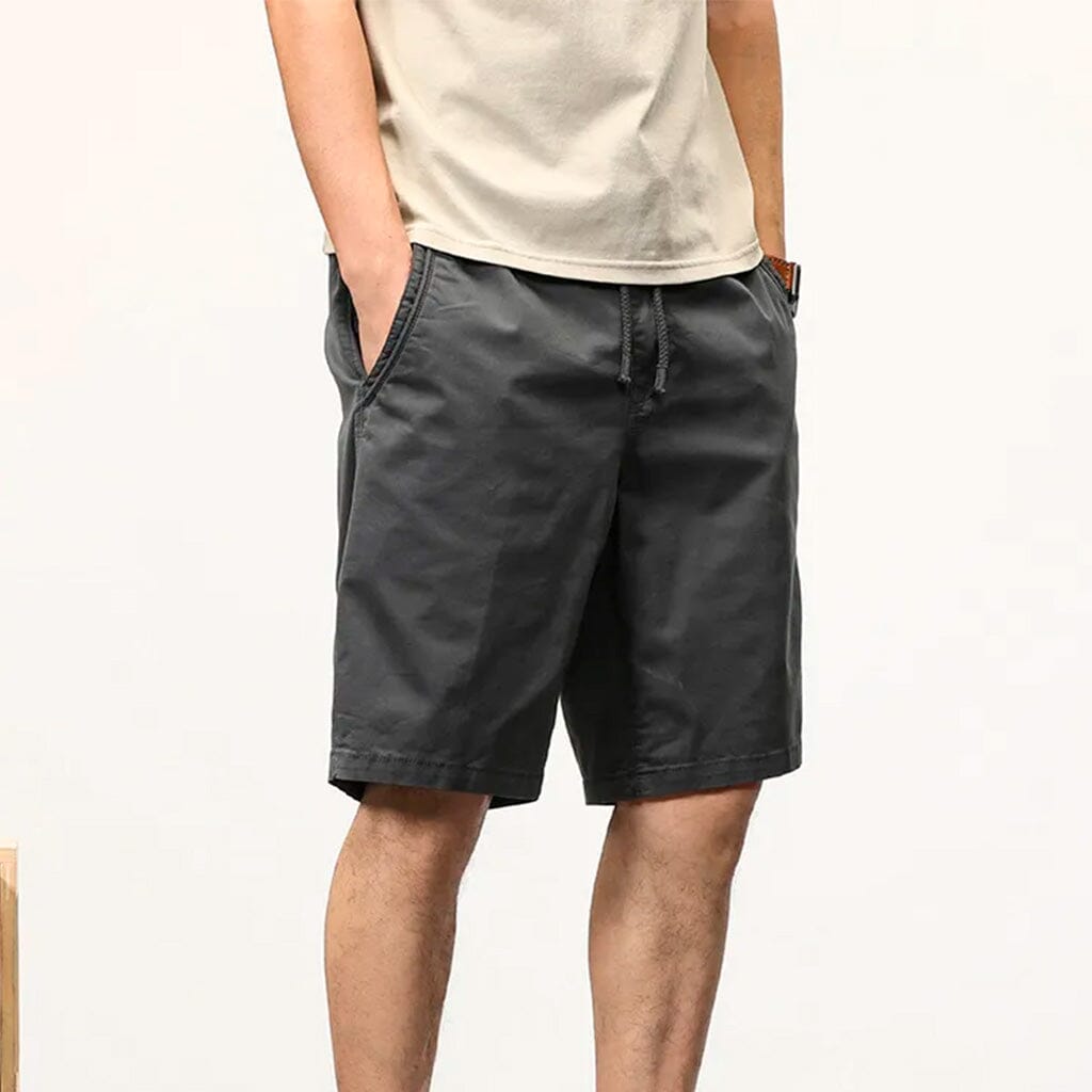 Bermuda Masculina Street Marcanzzi MZ949 em sarja premium com caimento ajustado e design moderno, perfeita para estilo urbano e conforto diário.