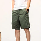 Bermuda Masculina Street Marcanzzi MZ949 em sarja premium com caimento ajustado e design moderno, perfeita para estilo urbano e conforto diário.