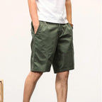 Bermuda Masculina Street Marcanzzi MZ949 em sarja premium com caimento ajustado e design moderno, perfeita para estilo urbano e conforto diário.