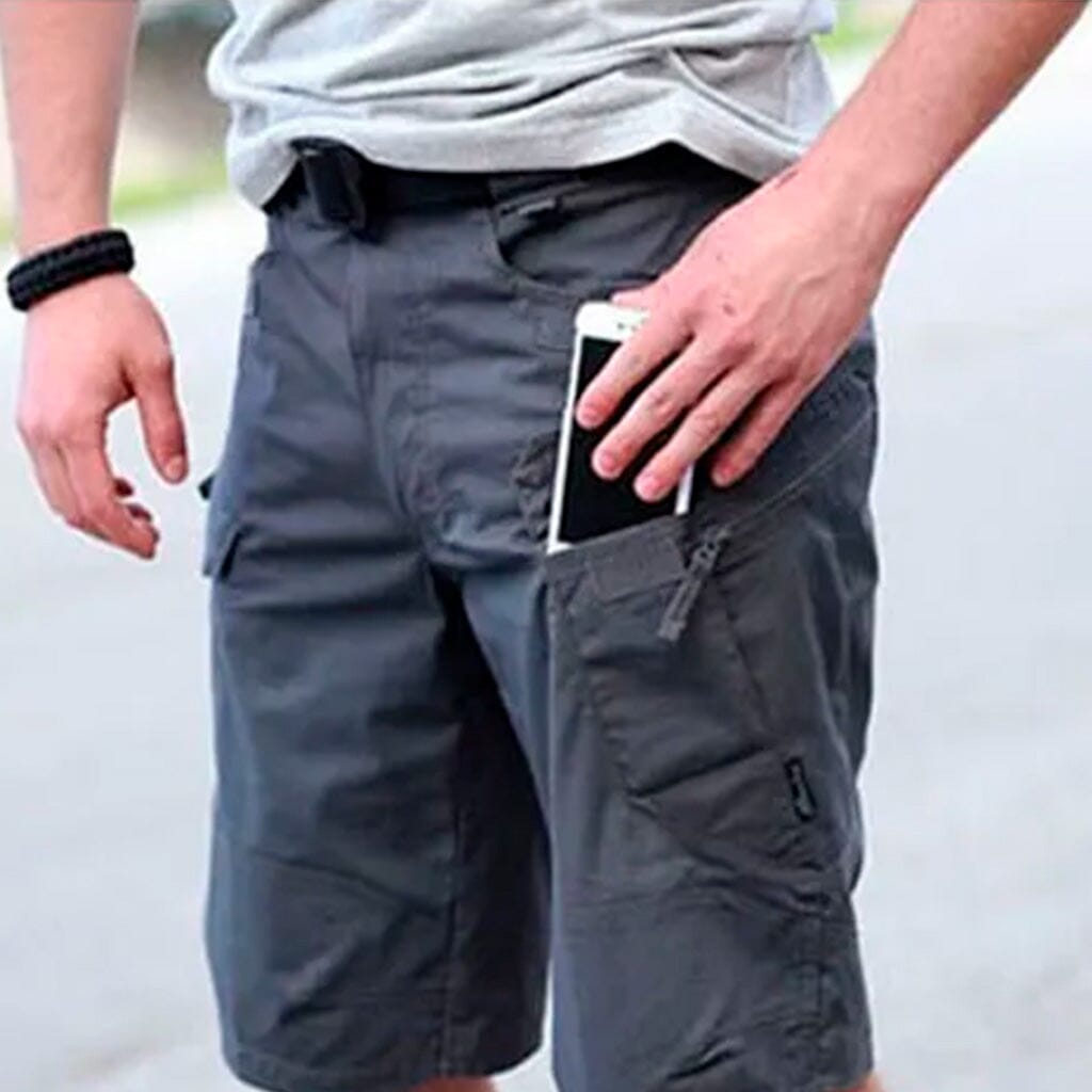 Bermuda Masculina Tática e Impermeável Marcanzzi MZ953 em brim resistente, caimento ajustado e bolsos funcionais, unindo estilo moderno e praticidade.