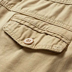 Bermuda Masculina Tradition Marcanzzi MZ945 em brim com caimento ajustado e acabamento reforçado, unindo conforto, elegância e versatilidade para o dia a dia.