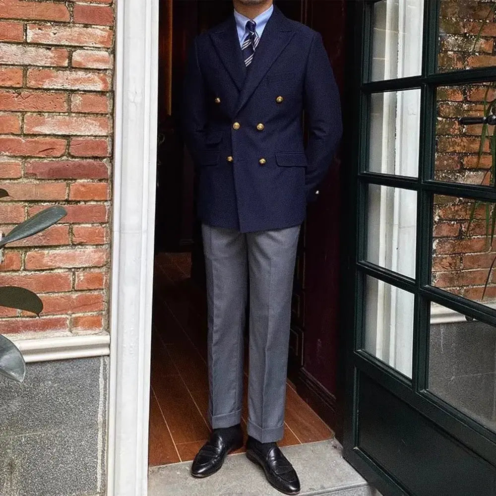 Blazer Masculino Transpassado Marcanzzi MZ062 em Ecomicrofibra, forro de seda e poliéster. Elegante, confortável e sofisticado para eventos especiais.