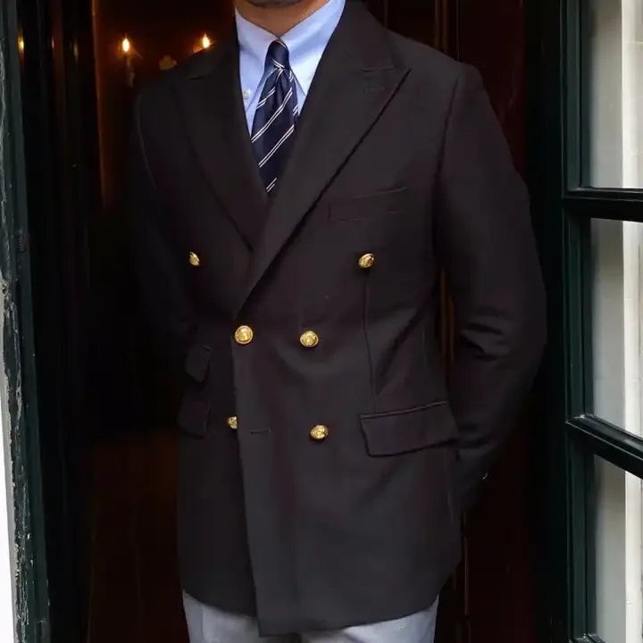 Blazer Masculino Transpassado Marcanzzi MZ062 em Ecomicrofibra, forro de seda e poliéster. Elegante, confortável e sofisticado para eventos especiais.