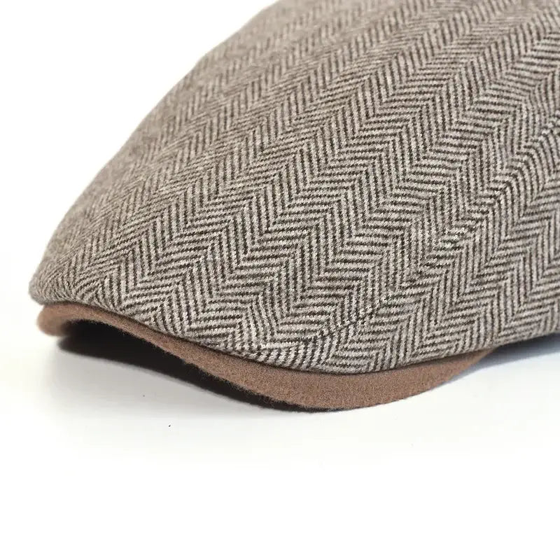 Boina Masculina Scotland Marcanzzi MZ266 com design escocês refinado, ajuste ergonômico e cores cáqui, marrom, grafite e preta.