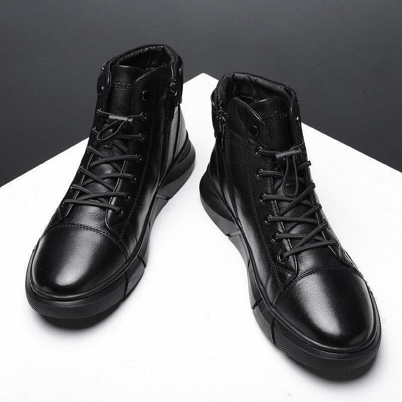 Bota de Couro Masculina Marcanzzi Black MZ280 em couro italiano com acabamento refinado, solado antiderrapante e design versátil para uso diário.