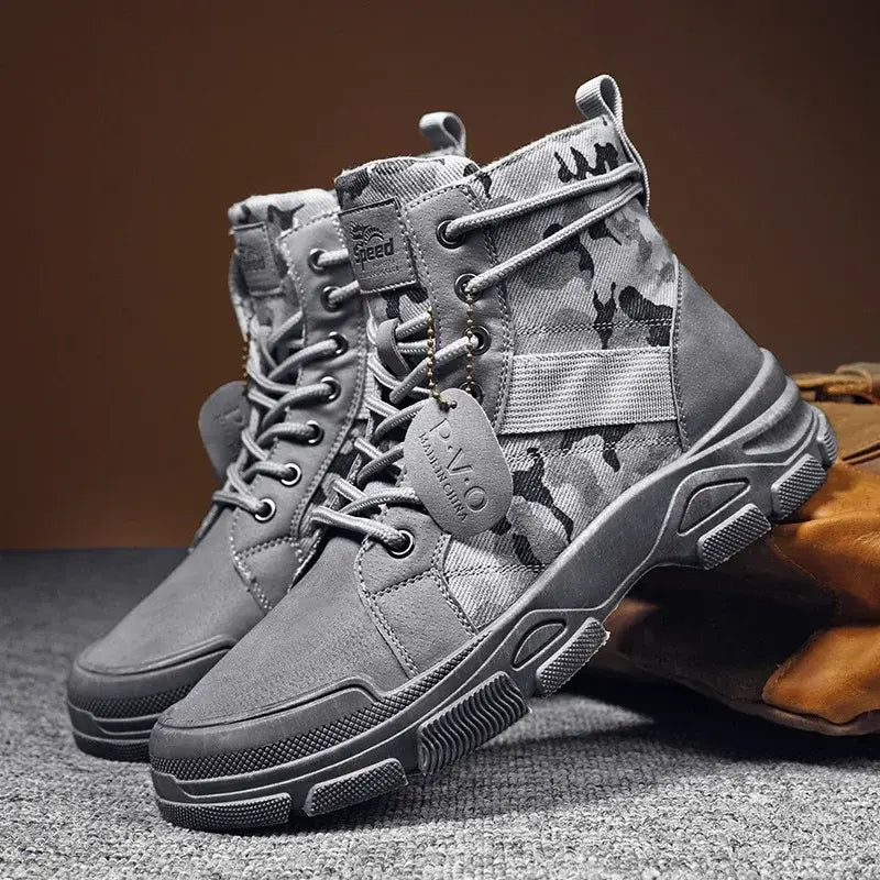 Bota Masculina Camuflada Speed Marcanzzi MZ286: couro legítimo, solado antiderrapante, conforto e elegância para eventos formais e uso diário.