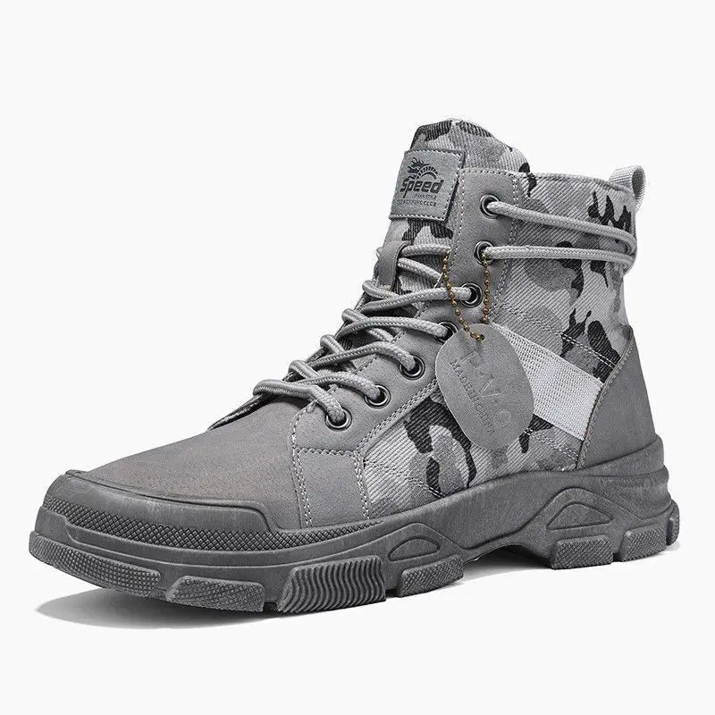Bota Masculina Camuflada Speed Marcanzzi MZ286: couro legítimo, solado antiderrapante, conforto e elegância para eventos formais e uso diário.