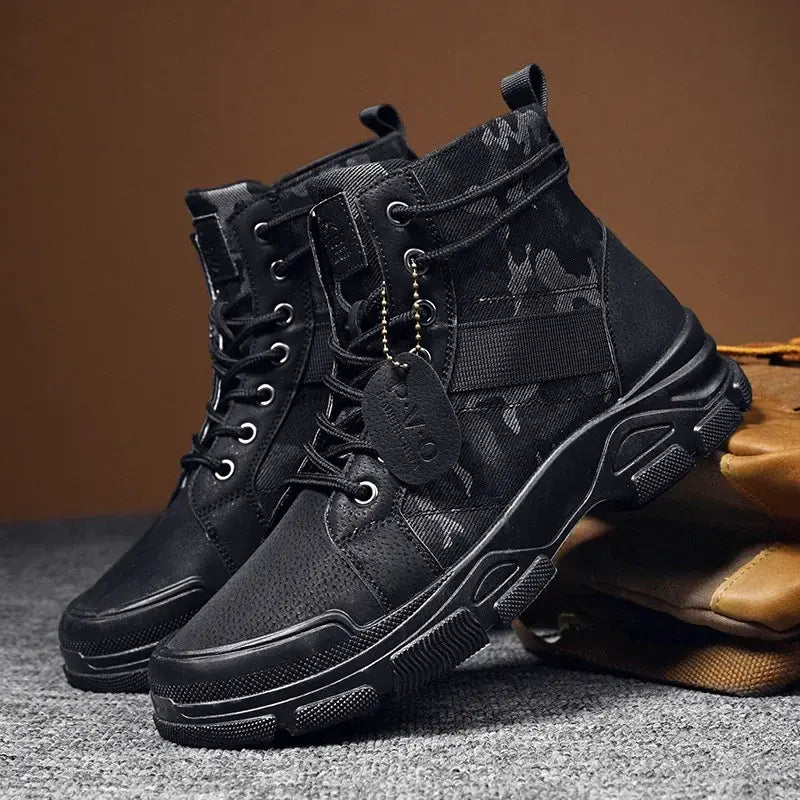 Bota Masculina Camuflada Speed Marcanzzi MZ286: couro legítimo, solado antiderrapante, conforto e elegância para eventos formais e uso diário.