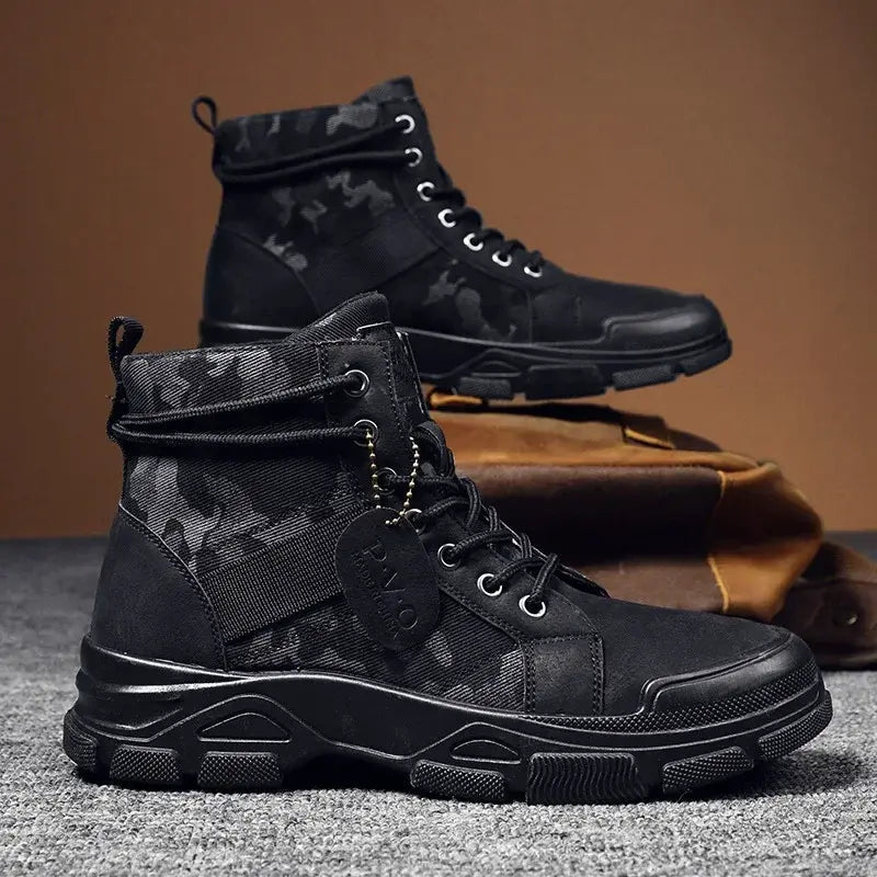 Bota Masculina Camuflada Speed Marcanzzi MZ286: couro legítimo, solado antiderrapante, conforto e elegância para eventos formais e uso diário.