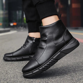 Bota Masculina Chelsea Marcanzzi MZ296: couro premium, conforto acolchoado, solado antiderrapante, zíper lateral, versátil para looks casuais e formais.