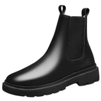 Bota Masculina Chelsea de Couro Marcanzzi MZ328 em couro legítimo com acabamento refinado, solado antiderrapante e forro acolchoado para conforto prolongado.