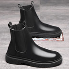 Bota Masculina Chelsea de Couro Marcanzzi MZ328 em couro legítimo com acabamento refinado, solado antiderrapante e forro acolchoado para conforto prolongado.