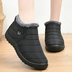 Bota Masculina Marcanzzi MZ287: conforto e estilo com forro de pelúcia, solado antiderrapante e design versátil. Ideal para dias frios e looks casuais ou formai