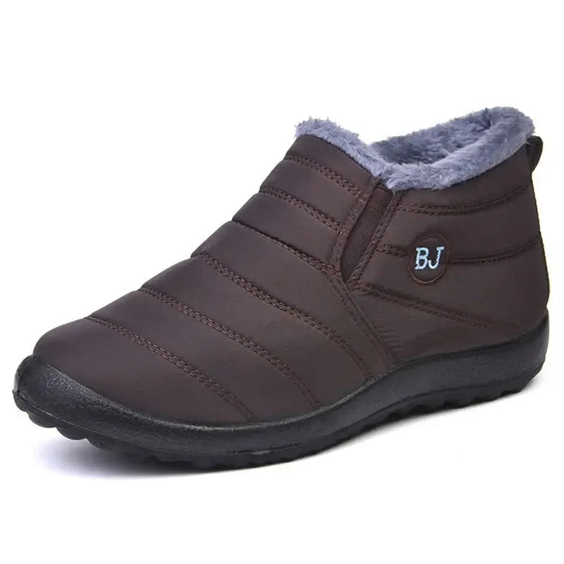 Bota Masculina Marcanzzi MZ287: conforto e estilo com forro de pelúcia, solado antiderrapante e design versátil. Ideal para dias frios e looks casuais ou formai