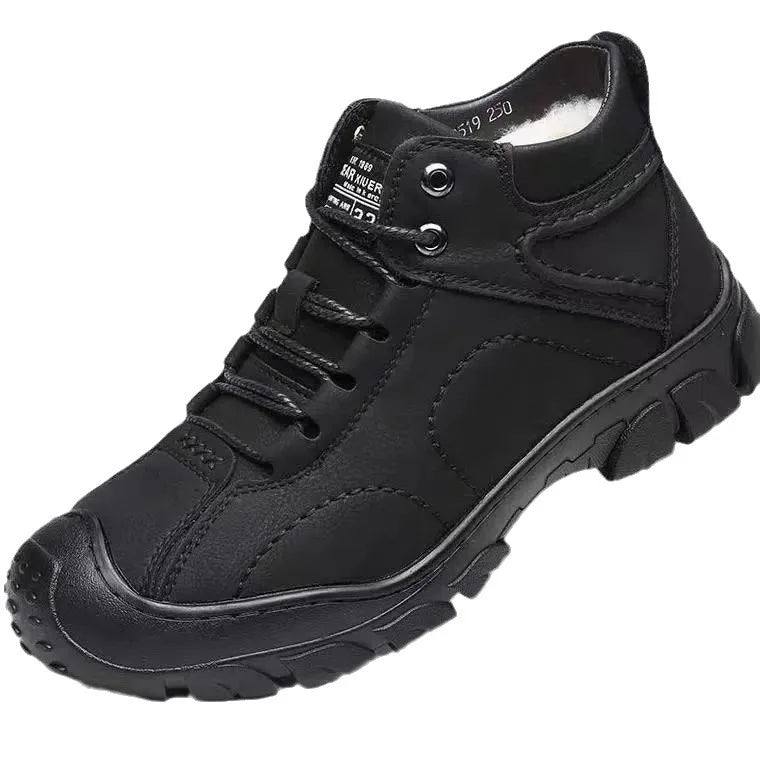 Bota masculina Marcanzzi MZ282 em couro legítimo, com solado antiderrapante e forro acolchoado. Ideal para estilo casual e aventureiro. Conforto e durabilidade.