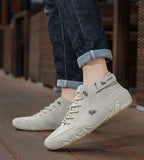 Bota Masculina Ldeck Marcanzzi MZ289 em couro legítimo premium, sola antiderrapante, interior acolchoado e ajuste com cadarço para estilo, conforto e resistência.