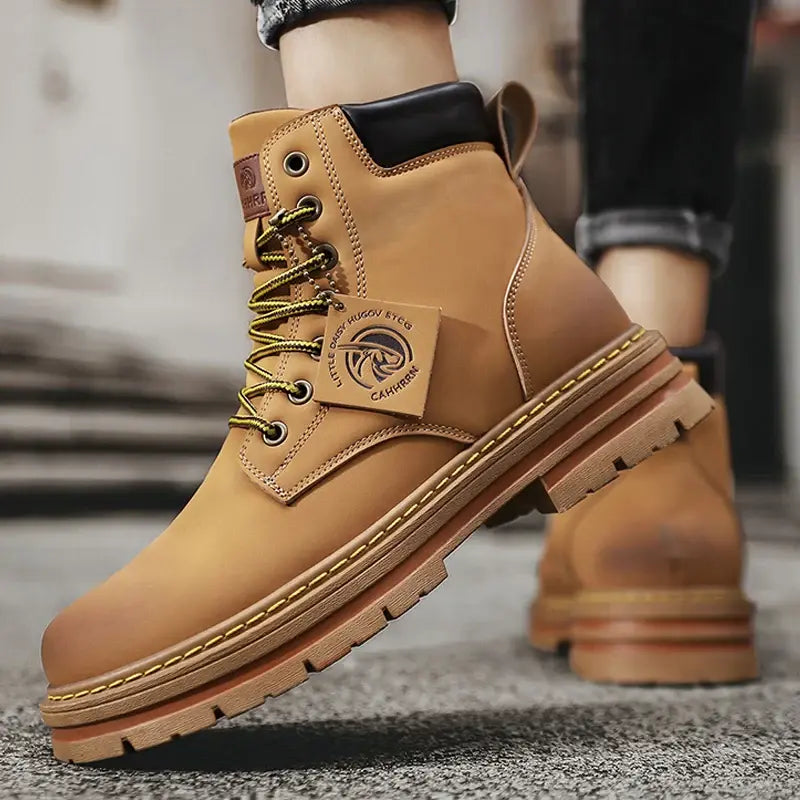 Bota Masculina Urban Marcanzzi MZ279 feita com materiais de alta qualidade, solado antiderrapante e design moderno para estilo urbano e conforto diário.