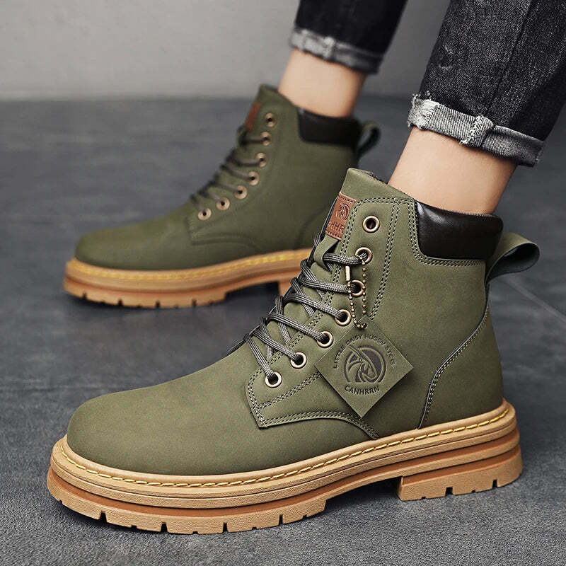 Bota Masculina Urban Marcanzzi MZ279 feita com materiais de alta qualidade, solado antiderrapante e design moderno para estilo urbano e conforto diário.