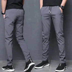Calça Casual Masculina Marcanzzi Elastic MZ258 em cores neutras, com design slim, fechamento flexível e bolsos práticos para estilo e conforto diário.