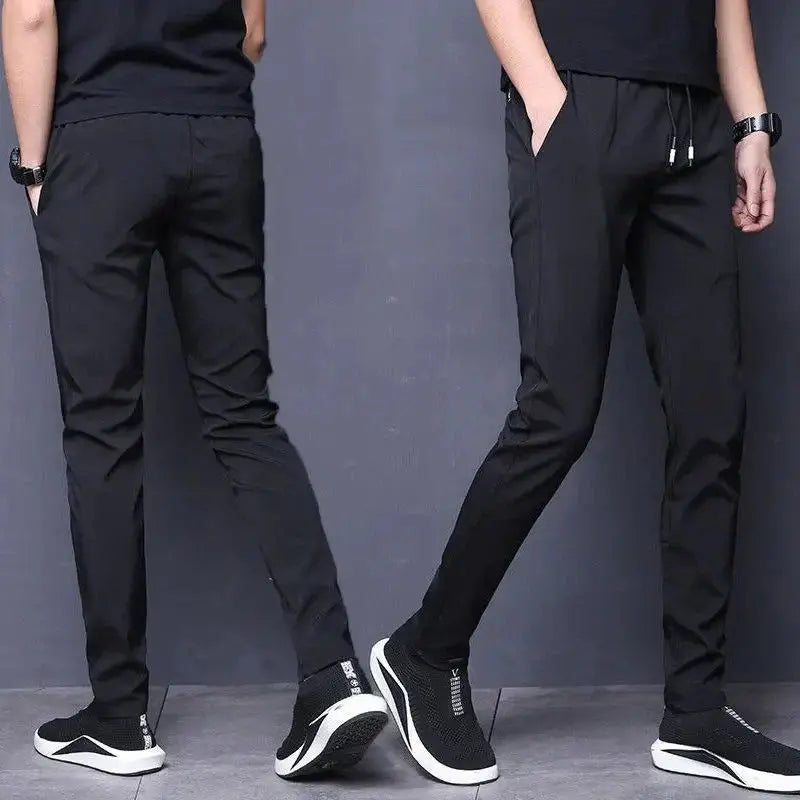 Calça Casual Masculina Marcanzzi Elastic MZ258 em cores neutras, com design slim, fechamento flexível e bolsos práticos para estilo e conforto diário.